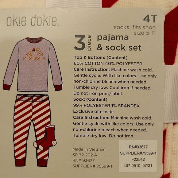 CHRISTMAS 🎄 3 piece pajama & sock set,4 T - Picture 2 of 4